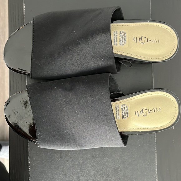 Black stylish slip ons - Picture 2 of 5